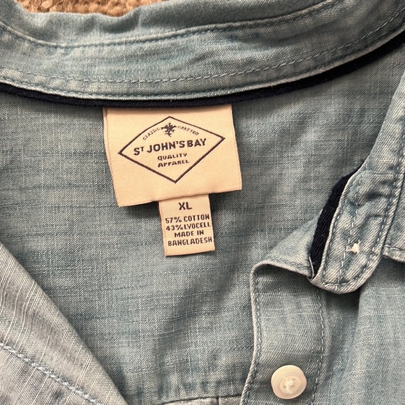 Classic Shirt - Picture 3 of 7